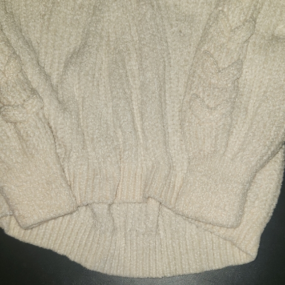 No Boundaries Off-White V-Neck Sweater - Picture 6 of 9